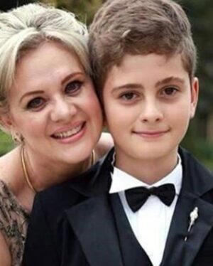 Erika Buenfil Instagram - Hoy cumple 19 años el niño más hermoso, llegaste a mi vida y la llenaste de amor y de sentido, cuidarte , verte crecer y vivir las experiencias más hermosas es lo mejor que me ha pasado, mi mejor personaje ser mamá, que Dios siempre guíe tu camino y siempre esté lleno de luz.  Te amo tanto.  Feliz cumpleaños mi hijo hermoso. Mi Nic. @nico.buenfil  Bendiciones por siempre.