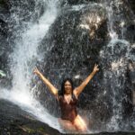 Juliana Alves Instagram - Das águas de Foz do Iguaçu ao meu banheiro! 

Com Essências do Brasil por @luxbotanicals todo banho se torna um verdadeiro ritual de bem-estar e revitalização com fragrâncias que traduzem a nossa brasilidade na pele. 

*Nenhum produto foi utilizado na natureza

#Publi #BanhoDeNatureza #EssênciasDoBrasil