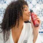 Juliana Alves Instagram - Das águas de Foz do Iguaçu ao meu banheiro! 

Com Essências do Brasil por @luxbotanicals todo banho se torna um verdadeiro ritual de bem-estar e revitalização com fragrâncias que traduzem a nossa brasilidade na pele. 

*Nenhum produto foi utilizado na natureza

#Publi #BanhoDeNatureza #EssênciasDoBrasil