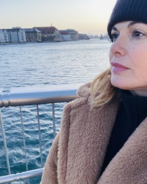 Vanessa Incontrada Instagram - È sempre bello viaggiare 😊😊🌺@copenaghen 👍