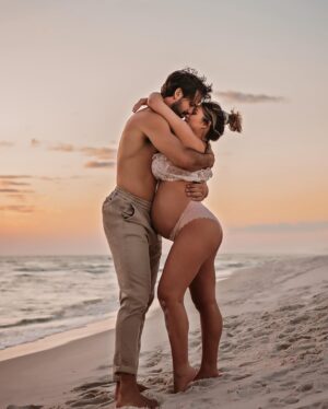 Jessie James Decker Instagram - Any day now 💙We can’t wait to meet you sweet baby boy 💙