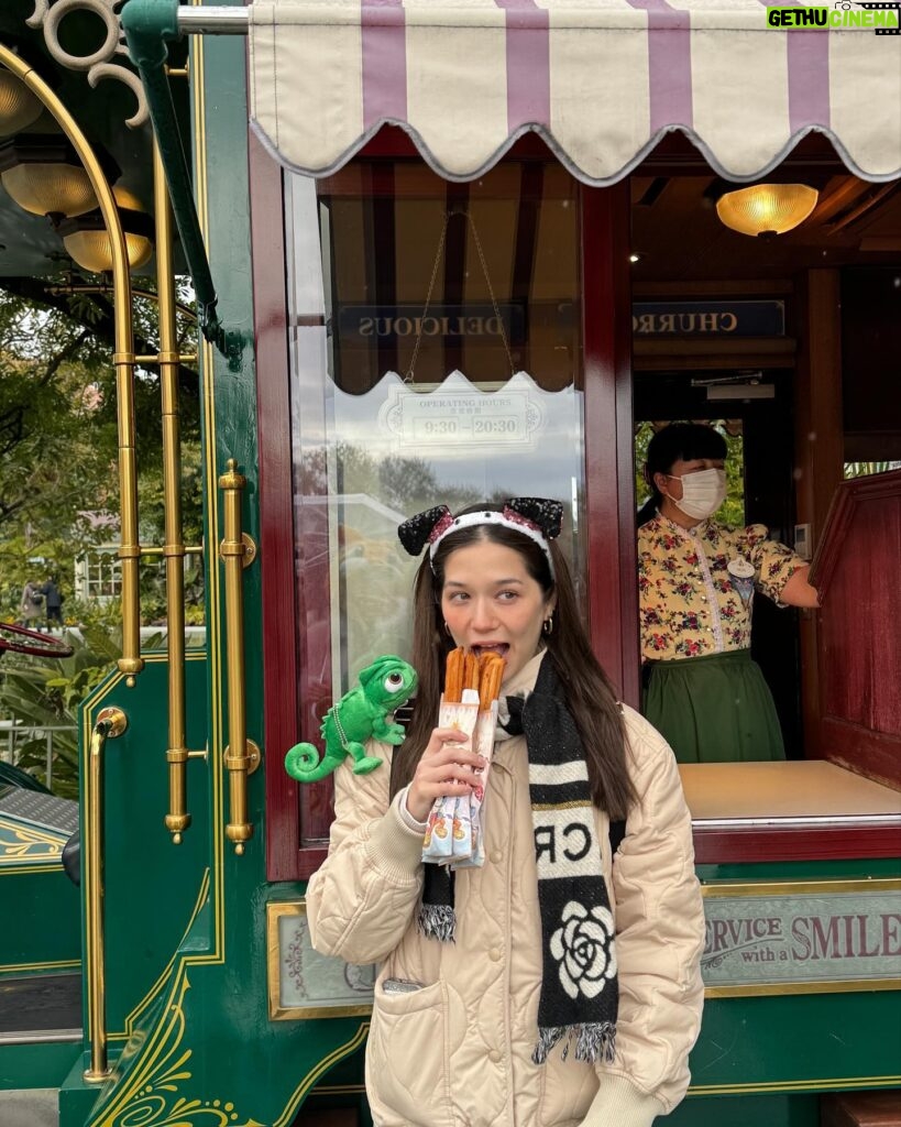 Violette Wautier Instagram - Can’t get enough of Disney💜

#JapanGubSangSeeGubPeekTiSuaySuay #FriendsFlyTH