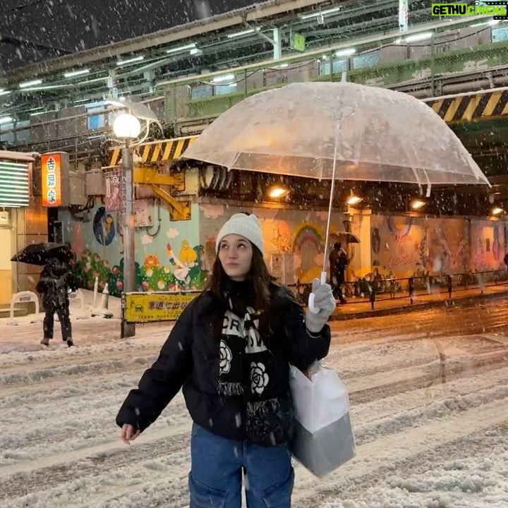 Violette Wautier Instagram - ❄️🌨️

#FriendsFlyTH
#JapanGubSangSeeGubPeekTiSuaySuay