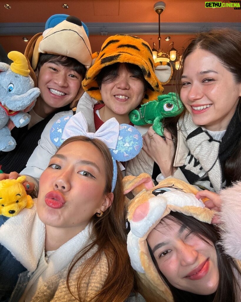 Violette Wautier Instagram - Can’t get enough of Disney💜

#JapanGubSangSeeGubPeekTiSuaySuay #FriendsFlyTH