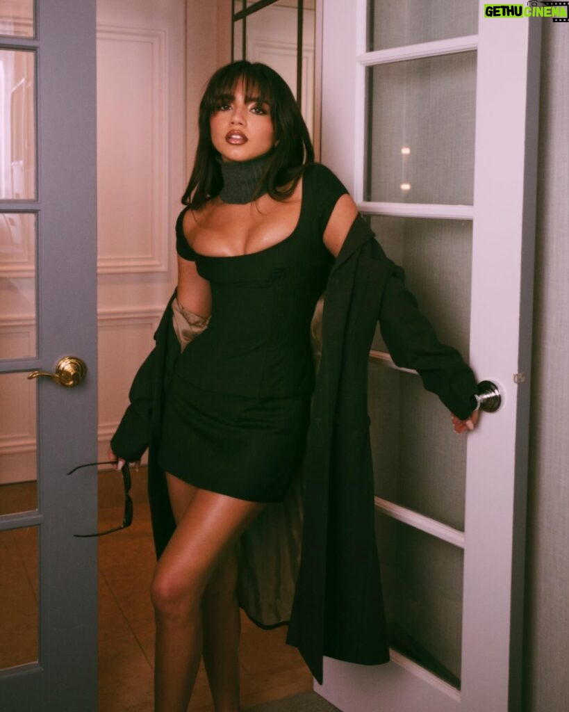 Isabela Merced Instagram - Madame Web Press Day 2
@allisagentlespring 
@panconesi 
@byfar_official 
Photographer: @_miazaki_ 
Stylist: @chloeandchenelle 
Styling Assistant: @thejustinramirez 
Makeup: @allanface 
Makeup Assistant: @rubyvo_ 
Hair: @scottkinghair 
Nails: @thuybnguyen