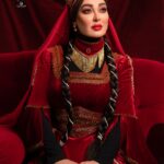 Elham Hamidi Instagram – .
وقتی به قلب تو نگاه می کنم صداقت را می بینم
به چشمانت که نگاه می کنم عشق را می بینم
و وقتی به روح تو می نگرم
شریک زندگی ام را می بینم.
.
.
.
.
#عشق