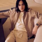 Violette Wautier Instagram - จริงๆ รับงานคู่นะคะ 💜🤣

เติมเต็มช่วงเวลาแห่งความสุขรับวาเลนไทน์ใน #MintFashion กับเรือนเวลาไอคอนิกจาก OMEGA คอมพลีทลุคของทั้งคู่ให้เปล่งประกาย พร้อมชวนทุกคนมอบเป็นของขวัญสุดพิเศษให้กับคนพิเศษสุดของคุณในวาเลนไทน์นี้ 

#KaoVxMintFashion 
#OMEGA 
#OMEGAWatches
#OMEGAThailand 
#kaojirayu_9 #VioletteWautier 
#MintMagTH