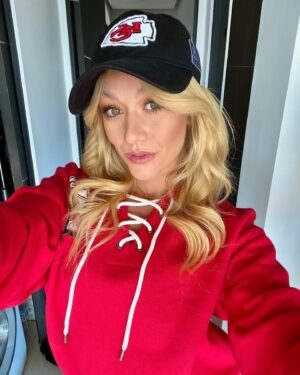 Katherine McNamara Instagram - Are you ready for some football? 🏈 #CHIEFSKINGDOM Let’s gooo! ♥️💛 Rooting for the hometown heroes today… and @taylorswift. 🥰 #Superbowl #superbowl2024 @chiefs @nfl
