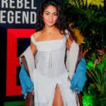 Jessie Reyez Instagram - “Is this love” cover, out now. When I was presented with the opportunity to cover such a legendary song for such a legendary movie, I almost said no. Considering how much I’ve always looked up to Bob, it seemed almost sacrilegious to attempt a song that i find so holy. “Is this Love”. A beautiful message from an artist who has provided medicine in the form of music to the world; a world that feels like it needs double the dose right now. Like most of us, there have moments in my life where burdens of the human experience have been heavier than I could bear. One moment in particular, I had landed in Toronto, circumstances rendered my tears to be waves and I couldn’t come up for air. I had to do a gig that night and I was trying to find grounding. I remember laying on a bench near the airport downtown and looking up at a canopy of trees above me. Bob came on and I felt instantly soothed. My tears dried. I decided to say yes to singing this because I chose to view it as an opportunity to pay homage to the sacred. To all involved, thank you for inviting me to be a part of this @ziggymarley @onelovemovie 

The last photo was taken years ago by @demarp when i used to be a bartender in Florida. Back when the idea of being a full time musician was as just a dream. The respect and love I’ve had for Bob goes very far back. Jamaica, the world owes you one.🇯🇲❤️