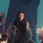 Mon Laferte Instagram - Después de muchos años, nuevamente lanzo un sencillo como artista independiente. Ha sido un camino de grandes aprendizajes y hoy abrazo mis virtudes y mis defectos aceptando que soy Obra De Dios. 

Con mucha emoción les presento mi nueva canción y videoclip “Obra De Dios”. 🕯️

Música y Letra: Mon Laferte
Productores: Mon Laferte @jalilmusic 
Trompeta: @franktrompeta
Programación: Mon Laferte, @joelorta y Manú Jalil
Ingenieros de Grabación: Manú Jalil, @carlitosmusic @eldelaudio
Mix y Master: @nachosoteloa

Videoclip
Dirección: @camigrandi
Producción: @belenmaturanasanchez @yanimolina
Personal manager: @_danielasuarez_
Dirección de arte: @andreapfff
Dirección de foto: @sonjamadani
1er Ac: @enrikearribas
Foto fija: @lucas.aimone
Gráficas: Hartz
Color: @wemakecolor
Performance artist: @ybdg_4 @hesunamber @ellelle @beigetype @dotasita @nicaxroses @manu_anima
Agradecimientos: @studio.db.berlin @yodiegogardo