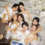 Violette Wautier Instagram - ที่มาของ “ENVY” 

ได้รับหน้าที่นี้มาจากนัตตี้ตอนแบ่งหน้าที่เพื่อนเจ้าสาว ชีรีเควสให้เขียนเพลงสำหรับงานแต่งชี เอาตรงๆแอบเครียดนิดหน่อย เพราะเราอยากให้ออกมาดีที่สุด อยากให้ถูกใจเพื่อนสาว อีกอย่างคือ ไม่เคยเขียนเพลงให้ใครโดยไม่เกี่ยวกับตัวเองมาก่อน ก็เลยจะกังวล เลยนั่งสัมภาษณ์ชีไปเรื่อยๆ เป็นชั่วโมง เพื่อเก็บ material มาเขียน 

เราเองก็เห็นความสัมพันธ์นี้ตั้งแต่ Day 1 มีข้อมูลพอตัว บวกกับรู้ว่ายัยนัตตี้ชอบฟังเพลงประมาณไหน แต่สิ่งที่ยากคือหา Main idea ไม่เจอ เขียนยังไงมันก็ยังไม่เข้าเส้นเรา จนจำสิ่งที่เราคุยกับนัตตี้ตอนสัมภาษณ์ได้ว่า เราเองก็มีความสุขจนแอบอิจฉาตัวเองจัง เลยหยิบสิ่งนี้มาเป็นเมนไอเดีย เพราะรู้สึกมันแข็งแรงมากพอ 

พอเขียนฮุคได้เลยรีบโทรไปร้องให้นัตตี้ฟัง ยัยนัตตี้ก็เลยด่ากลับมา บอกว่า“อีวี กูไม่มีทางพูดคำนั้น นี่มันคือมึงค่า ไม่ใช่กู!!!” 555555 วันนั้นพยายามอยู่นานมากในการ convince นัตตี้ 😅 และสัมภาษณ์พี่แมนเพิ่มไปซะเลย เพื่อให้มีเรื่องราวจากทั้งสองคนอยู่ในเพลง หลังจากนั้นก็เขียนไม่นานเลย 

สิ่งที่น่าประทับใจคือ ตอนสัมภาษณ์ มีหลายอย่างที่สองคนนี้พูดเหมือนกัน เป๊ะ!!! โดยไม่เคยฟังคำพูดอีกฝ่าย นี่สินะ เมื่อคนสองคนมันเป็นทีมเดียวกันมาก ความคิด ความรู้สึก มัน same page กันสุดๆ 🩷 พอได้เพลงที่เกือบเสร็จแล้ว ก็ถึงเวลาเข้าสตู พี่ยู @yubass เป็น Producer เพลงนี้ให้เรา เขย่าเนื้อและดนตรีกันไปกันมาจนเข้าที่ สุดท้ายส่งไปให้ฟัง รีแอคชั่นก็อย่างที่เห็นค่ะ ลุ้นตัวโก่งมาก ลูกค้าจะเลิ้บมั้ย 55555555 ท้ายที่สุด ชีก็ไม่ติดกับการ ENVY myself บอกแล้วว่าไอเดียนี้ได้! ลูกค้าเลิ้บ จบ!!

ส่วนตอนร้องสดก็ตื่นเต้น รู้สึกมีโอกาสรอบเดียว อยากให้ออกมาดี และกูก็ต้องกลั้นน้ำตาอีก สุดท้ายคือเสียงสั่นไปหมด ปลิ้นซ้ายขวาอีก แต่ได้เท่านี้ก็บุญละ อย่างน้อยกลั้นน้ำตาได้จนจบเพลง 55555

อันนี้ความในใจ ดีใจมากๆที่ได้เป็นส่วนเล็กๆส่วนนึงในวันสำคัญของนัตตี้พี่แมน เห็นพวกเทอมีความสุข แล้วฉันโคตรจะมีความสุข ฉันรู้สึกแอบโชคดีกว่าคนอื่นในงานนิดหน่อย ตรงที่ได้ยิน vow ที่ยาวกว่าคนอื่น ได้ส่องเข้าไปในหัวใจของพวกเทอตอนสัมภาษณ์ พวกมึงแม่งน่ารักสัด ขอบคุณมากที่ไว้ใจให้กูเขียนเพลงรักของพวกมึงนะ รู้สึกว่าเพลงประสบความสำเร็จตั้งแต่เห็น reaction ของทั้งสองคนละ มานั่งดูวิดิโอพวกมึงก็น้ำตาไหลใหม่ รักพวกมึงค่ะ จุ๊บ💋