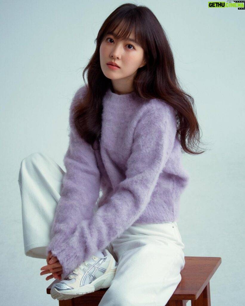 Park Bo-young Instagram - 🖤💜💛

📸 @ahnjooyoung_ 
👗 @with.hyunkyoung 
💄 @b_joeun 
💇‍♀️ @hearts_ultrapeku