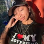 Zonnique Pullins Instagram - wears shirt for less convo🌹