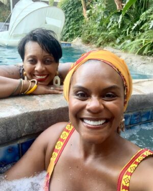 Tabitha Brown Instagram - Help me wish the best big sister in the world aka my Moma’s twin, my one and only sister @shortybell22 a Happy 51st birthday 🎉. I love you sister❤️. Have an amazing day!! #happybirthday y