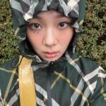 BIBI Instagram - 💚💛 @burberry #ad