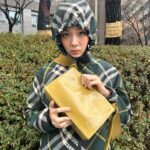 BIBI Instagram - 💚💛 @burberry #ad