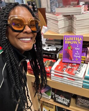 Tabitha Brown Instagram - Family look at what the Lord has done!!!! 
61/2 years ago I use to drop people off at the airport while driving @uber 🙏🏾. Today I’m leaving Atlanta because I just finished shooting a movie🙌🏾 While the stylist did my hair on the movie set they had @donnasrecipe on deck, my own haircare line!!! While I was waiting to shoot one of my scenes this sticker on the production table caught my attention😇  Yep it was a picture of a dime 🪙, I instantly felt my moms presence ❤️(IYKYK) I walk in the airport this morning and I see myself on the cover of @betterhomesandgardens and my 3rd @nytimes best seller “I DID A NEW THING” is sitting on the shelf at the same time in 2 different stores🤯!! 🙌🏾OOHHH GOD I THANK YOU🙌🏾. A lot can happen in 6 years 🥹❤️🙏🏾. May we all keep walking by faith, trusting and believing GOD in every season and let him keep blowing our minds!!! Thank you Jesus🙌🏾. Excuse me while I praise him 🏃🏾‍♀️ 🏃🏾‍♀️🏃🏾‍♀️🏃🏾‍♀️🏃🏾‍♀️ #tabithabrown #GodisAmazing #spreadlove #dreamsdocometrue #believe #trustGod #actress