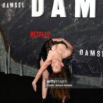 Sofie Dossi Instagram - Damsel premier last night🖤 @netflix @netflixfilm