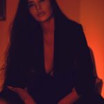 Lamitta Frangieh Instagram - Scorpio Lady by @kalamoda lens 📷 
.
.
#blacksuit #ladyinblack #lamittafrangieh #photoshoot #february