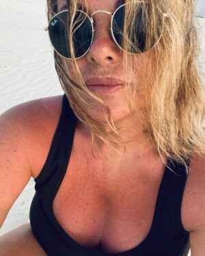 Vanessa Incontrada Instagram - Un respiro di aria nuova .. un soffio caldo che va 😊🌺