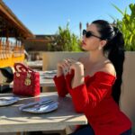 Lamitta Frangieh Instagram - Late lunch in Red off shoulder blazer @trace.highfashion ♥️
.
.
#blazer #elegance #redblazer #lamittafrangieh #chic #stylish