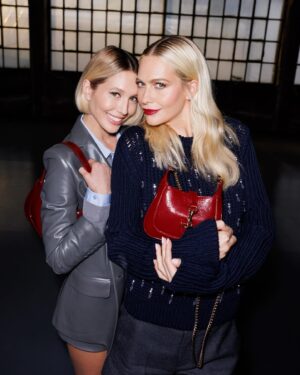 Poppy Delevingne Instagram - Milan for a hot second 🍷 
DREAM show @gucci DREAM you @sabatods 
Thank you for having meeee…

Glamazons ~
@tobimakeup & @kjfowles
