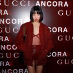 Riisa Naka Instagram – GUCCIの新クリエイティブ・ディレクターサバト・デ・サルノのデビューコレクション「Gucci Ancora」がついにローンチ✨
Rosso Ancora color一色の国立競技場にドキドキが止まらなかった♥️
 「Ancora – もう一度、もっと、ファッションに恋をしよう」というメッセージとともに、絶え間なく愛をもたらしてくれるファッションの魅力を再燃させたいというサバトの想いが込められたコレクションの世界観を体感でき、

これからサバトがつくる新しいGUCCIが
たくさんの方に幸せを運んでくれるんだろうなと
とても楽しみになった♥️🥰🤝🫀✨

全身Rosso Ancora colorで統一したコレクションに袖を通すことでステージアップした自分に出会えたけれど、どこか懐かしい気持ちにもなったルックでした♥️

よーさん @yoshidayoh_official 
エラちゃん　@elaiza_ikd 
と3姉妹ショット♥️♥️♥️😘

#GucciAncora
#GucciSS24
#PR
@gucci 
@sabatods