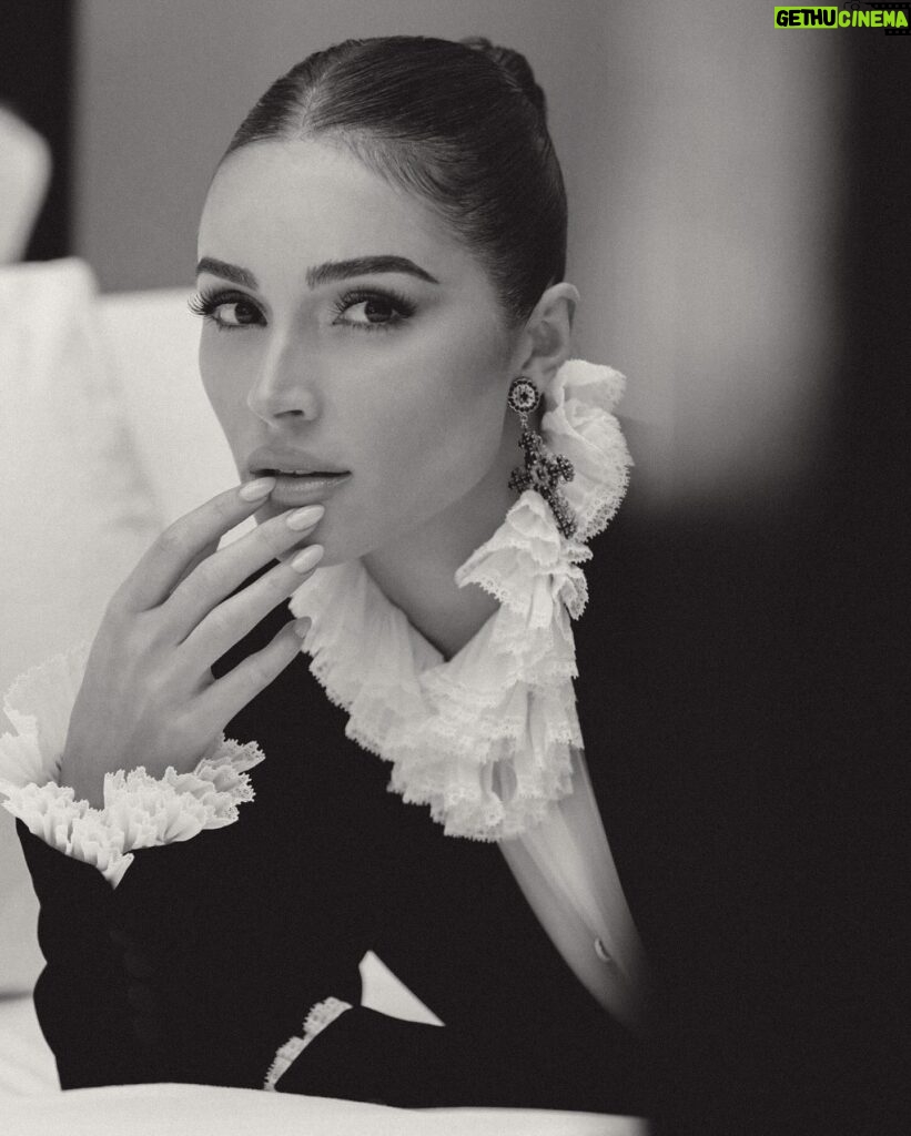 Olivia Culpo Instagram - TUXEDO FW24/25 @dolcegabbana