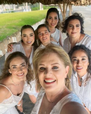 Erika Buenfil Instagram - Para cuando otro viaje.  #lasquiero @buyoyina @lawhite07 @mary_felixm @gisellemoheno @kaskarina73 @ginesandraibarra 😘