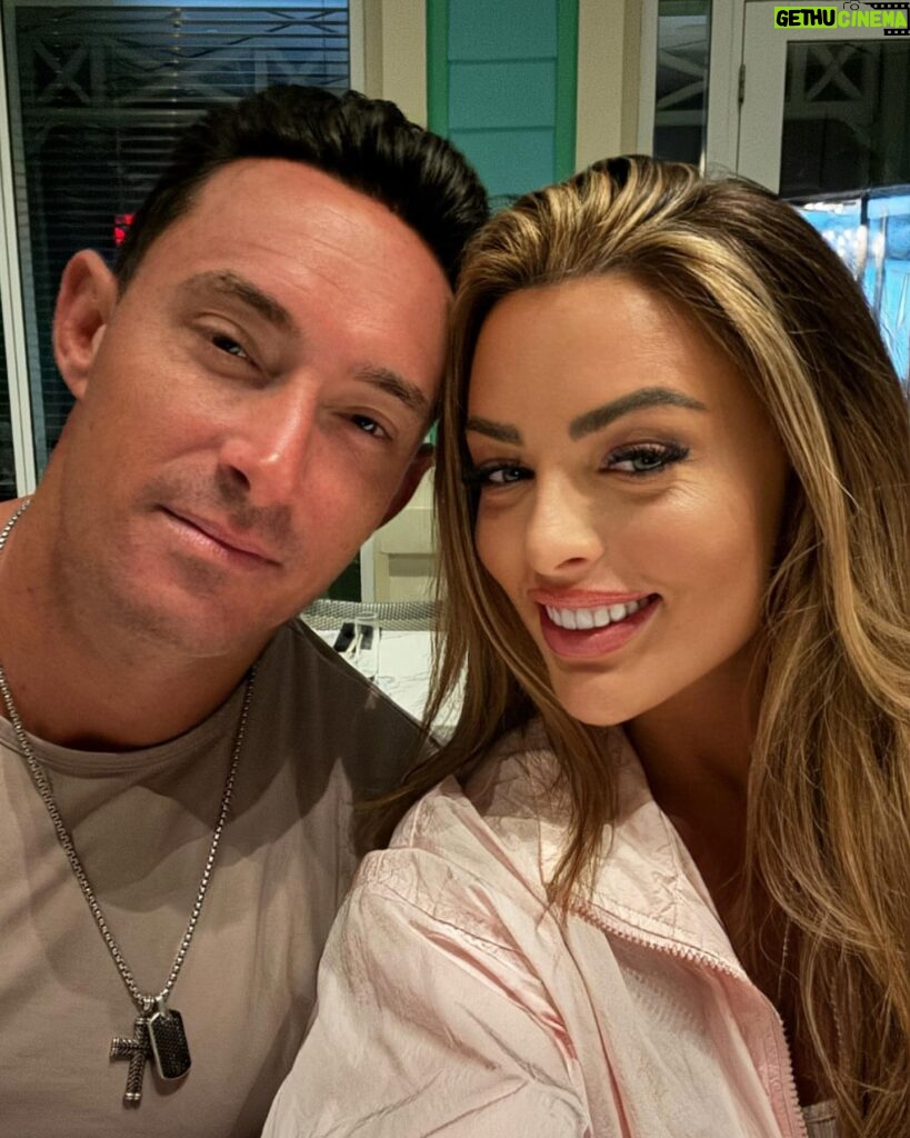 Mandy Rose Instagram - Quick weekend trip to our favorite place 🥰 @bahamarresorts 🏝️😎

@rosewoodbahamar