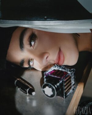 Esmeralda Pimentel Instagram - El arte de escribir, de inspirarte, tal vez se te ocurra un poema, una frase o un cuento…
Esmeralda Pimentel nos platica sobre sus proyectos y sus sueños a través de la nueva colección de MONTBLANC. 

Encuentra en esta edición de marzo a las mujeres influyentes del año y todo en moda, belleza y accesorios en los SPRING NEWS. 

No te pierdas de todo nuestro contenido en nuestra edición impresa, GRAZIA.MX y todas nuestras plataformas digitales. 

Agradecemos a @jwmarriottmx Polanco, todas las atenciones prestadas para la realización de esta producción.