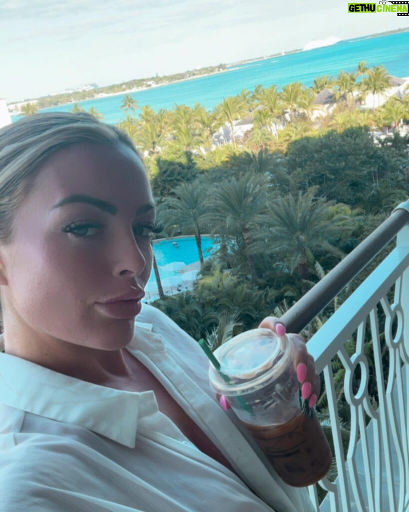 Mandy Rose Instagram - Quick weekend trip to our favorite place 🥰 @bahamarresorts 🏝️😎

@rosewoodbahamar