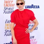 Elizabeth Banks Instagram - Bangs. Fringe. What have you…. Thanks @filmindependent for inviting @bottomsmovie to the #SpiritAwards.