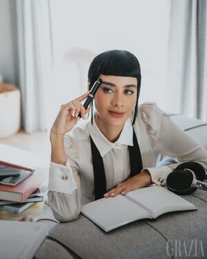 Esmeralda Pimentel Instagram - El arte de escribir, de inspirarte, tal vez se te ocurra un poema, una frase o un cuento…
Esmeralda Pimentel nos platica sobre sus proyectos y sus sueños a través de la nueva colección de MONTBLANC. 

Encuentra en esta edición de marzo a las mujeres influyentes del año y todo en moda, belleza y accesorios en los SPRING NEWS. 

No te pierdas de todo nuestro contenido en nuestra edición impresa, GRAZIA.MX y todas nuestras plataformas digitales. 

Agradecemos a @jwmarriottmx Polanco, todas las atenciones prestadas para la realización de esta producción.