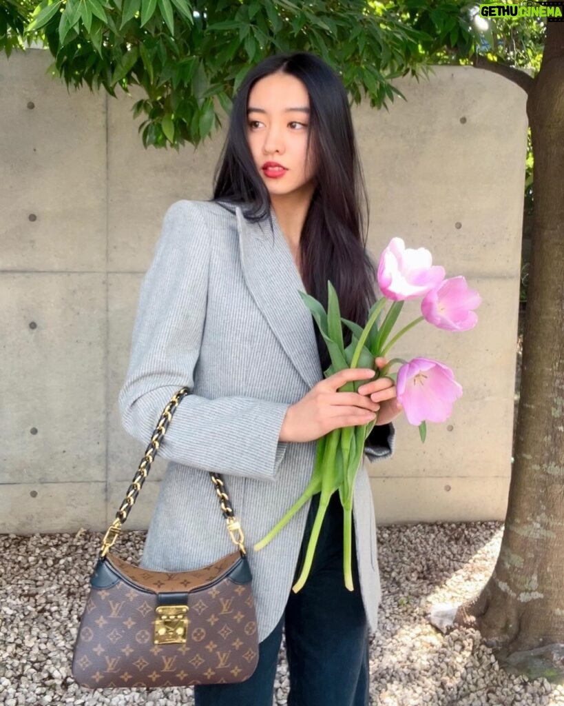 Kōki Instagram - OOTD 🌷💗💄

優しい色のチューリップ☺️

Merci @louisvuitton