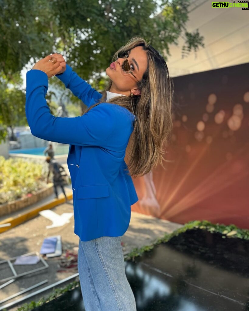 Clarissa Molina Instagram - Ya en mi tierra 🇩🇴😍 lista para @premiosoberano mañana a partir de las 7pm por primera vez transmitiendo en vivo para Univisión 41 y ViX! Que alegría!!! Noche histórica! 🙏🏼 

PD: pude ver el ensayo del opening y WOW @hony_estrella @jochysantos IMPERDIBLE! 👏🏼👏🏼👏🏼👏🏼👏🏼✨✨✨✨