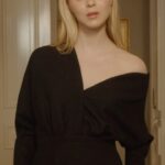 Loreto Peralta Instagram - El apogeo de #ParisFasionWeek continúa recibiendo a las personalidades más relevantes de la industria de la moda y el entretenimiento. En exclusiva, #LoretoPeralta nos invita a su primera semana de la moda, al desfile de Otoño-Invierno 2024 de Dior. La actriz lució un vestido negro de la marca francesa que la hizo lucir elegante, femenina y empoderada. Perfecto para la ocasión. 

Director de Fotografía: @tim_jarrosson 
Periodista: @palomax
Producción: @amaurydlcb
Grabación de audio: @slipepito
Coordinación de casting: @sarahtauxe
Manager de casting de video: @adele_ligerot
Coordinación de producción: @meryl_marciano
Edición: @bravolinay
Producción: @leandrabehrens
Manager de producción: @nikkijjhopkins
Senior Lead: @tomsandford_