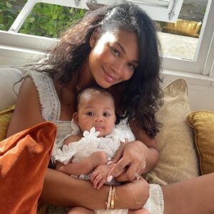 Chanel Iman Instagram - Capri’s  first overseas travel with mom and dad 📍 St Barths ❤️ @caprisummergodchaux 👼🏽