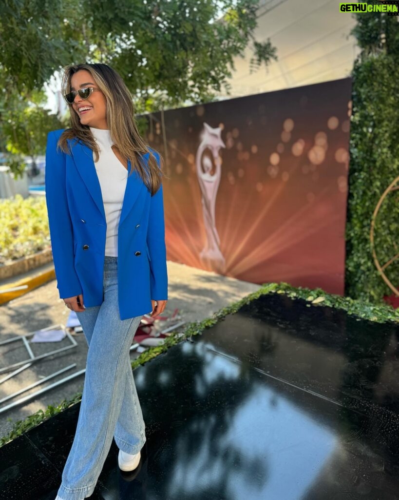 Clarissa Molina Instagram - Ya en mi tierra 🇩🇴😍 lista para @premiosoberano mañana a partir de las 7pm por primera vez transmitiendo en vivo para Univisión 41 y ViX! Que alegría!!! Noche histórica! 🙏🏼 

PD: pude ver el ensayo del opening y WOW @hony_estrella @jochysantos IMPERDIBLE! 👏🏼👏🏼👏🏼👏🏼👏🏼✨✨✨✨