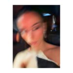Claudia Salas Instagram - Un año más de agradecimientos al @festivalmalaga y por supuesto a toda la gente que estuvo tan cerquita y dándonos su amor en el estreno de INVASIÓN.

Obra de @guillemclua dirigida por @davidmporras que se estrenará en cines el próximo 28 de junio.

Gracias @secuoyastudios y @eduardocampoy por seguir sumando al cine.

Gracias al equipo de @kuranda_agencia por acompañarme siempre.
A mi indiscutible compañera @cristina_salas_ 🤍
A @josejuan35 por otra más (nunca la última).
@luisberrendero gracias por tu arte, cuidado y profesionalidad.🖤
@habeyclub 💙

@rabat por seguir sumando
@hublot porque está siendo mi casa. ¡Gracias! @prgalea 
@ysl por facilitarlo todo.

#yslbeauty #makeuplook
