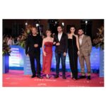 Claudia Salas Instagram - Un año más de agradecimientos al @festivalmalaga y por supuesto a toda la gente que estuvo tan cerquita y dándonos su amor en el estreno de INVASIÓN.

Obra de @guillemclua dirigida por @davidmporras que se estrenará en cines el próximo 28 de junio.

Gracias @secuoyastudios y @eduardocampoy por seguir sumando al cine.

Gracias al equipo de @kuranda_agencia por acompañarme siempre.
A mi indiscutible compañera @cristina_salas_ 🤍
A @josejuan35 por otra más (nunca la última).
@luisberrendero gracias por tu arte, cuidado y profesionalidad.🖤
@habeyclub 💙

@rabat por seguir sumando
@hublot porque está siendo mi casa. ¡Gracias! @prgalea 
@ysl por facilitarlo todo.

#yslbeauty #makeuplook
