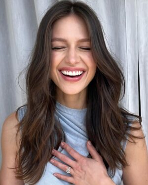 Melissa Benoist Instagram - 🩵 today for #thegirlsonthebus press junket with my beautiful silly goose @natashabehnam 
@streamonmax March 14th is so soon!

@jennakristina @davestanwell @thomascarterphillips