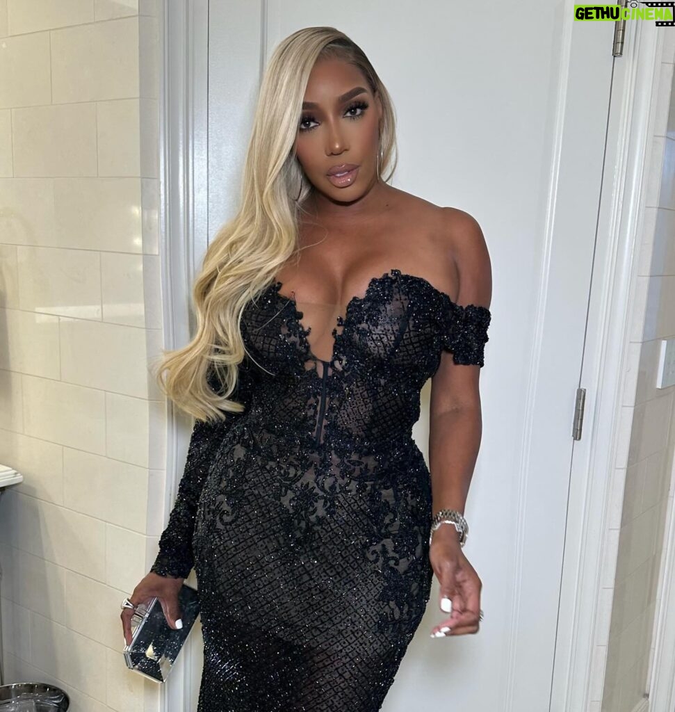 NeNe Leakes Instagram - Zoom in hunni cause a nite was hadddd
Still floating 👄

I don’t like to wear a side part but when I tell you @Dynamiclush did this hair 😍

@2gifted.hands Killed the beat 💄

@casze_  on the gown 

@sabrinaroseweinstein Congrats babe girl. You did dat and looked beautiful doing it