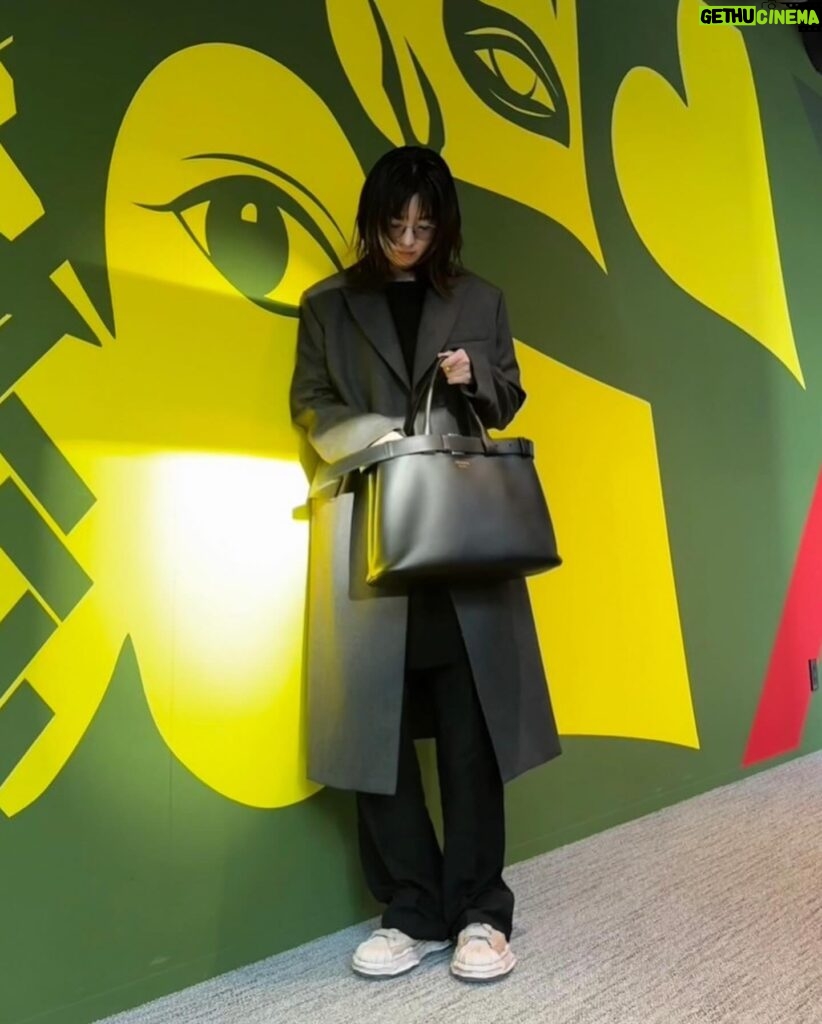 Han Hyo-joo Instagram - My new bag 💼 

@prada  #PradaBuckle #adv