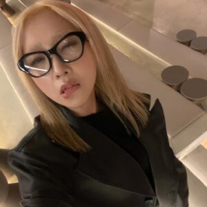 Gong Min-ji Instagram - 🖤🐈‍⬛