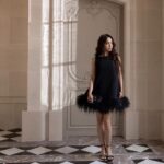 Jolin Tsai Instagram - 謝謝 @maisonvalentino 和  @pppiccioli 邀請 
再次體驗時裝周忙碌的人車潮
適應期也隨著年齡增長拉長了許多
人走茶涼  回過神早已事過境遷
會太傷感嗎 😂😂😂
#都是黑色的關係
#ValentinoLeNoir