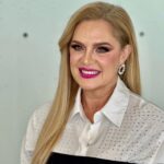 Erika Buenfil Instagram - No todos los días son perfectos, pero tu puedes alegrarlo con tu sonrisa y siendo positiva. ❤️🙏🙌💋 #makeup @vicoguadarrama