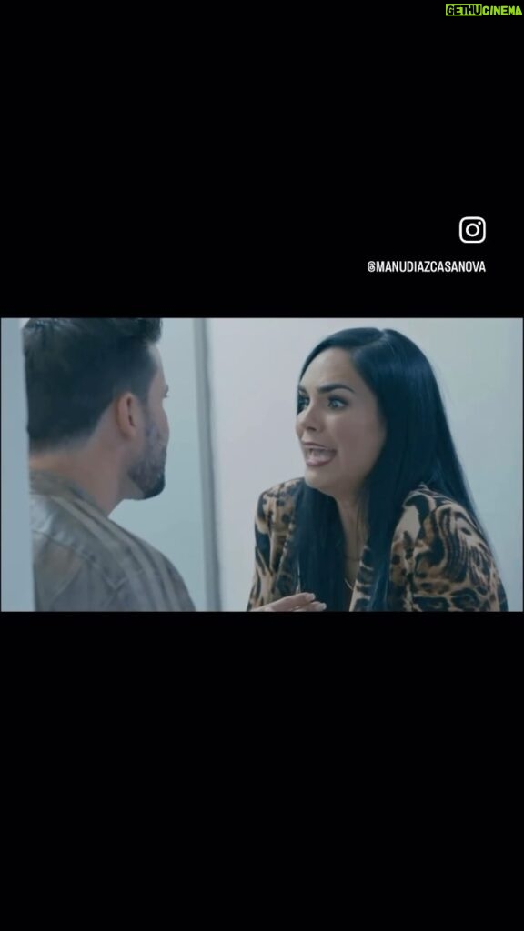 Scarlet Ortiz Instagram - #tbt muy cercano! Aquí cortes de una escena con @carlosghaydon y yo dirigidos por un súper director @manudiazcasanova 🙌🏻👏🏻 para “Dramáticas” la pueden ver en la app de @mihispanotv #serie #comedia #tv