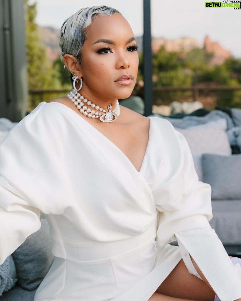 LeToya Luckett Instagram - ✨BURFDAY BLISS✨

43 & full of life, love & gratitude. 
God, I thank you. I praise you. I exalt your name. You have givin me another year around the sun. I don’t take that for granted. I feel so blessed. I feel so much joy. I feel peace & I wouldn’t change a thing about my journey in this life so far. Looking forward to seeing what God has for me this year. Lord, I love you & I trust you. Thank you ❤️

✨Thank you for ALL of the lovely Burfday wishes!! Y’all are the BEST!! My heart is full! ❤️🙏🏾🥰✨
