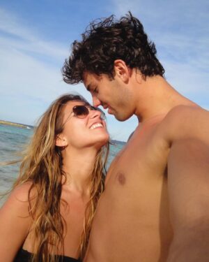 Jessie James Decker Instagram - Happy birthday to the love of my life @ericdecker 🎉 37 looks good on ya daddy 😙